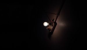 Preview wallpaper bulb, light, glow, room, dark
