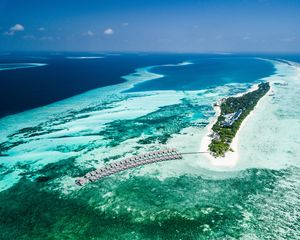 Preview wallpaper bungalow, aerial view, ocean, tropics