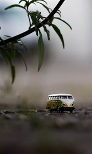 Preview wallpaper bus, branch, leaves, macro