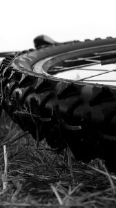 Preview wallpaper bus, spikes, wheel, bicycle, black and white