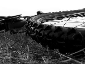 Preview wallpaper bus, spikes, wheel, bicycle, black and white