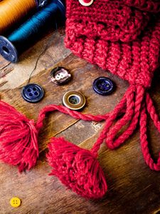 Preview wallpaper buttons, thread, hat, old, table