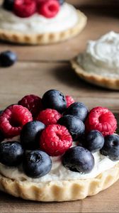 Preview wallpaper cake, berries, blueberries, raspberries