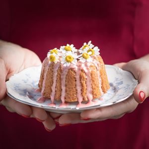 Preview wallpaper cake, chamomile, flowers, dessert