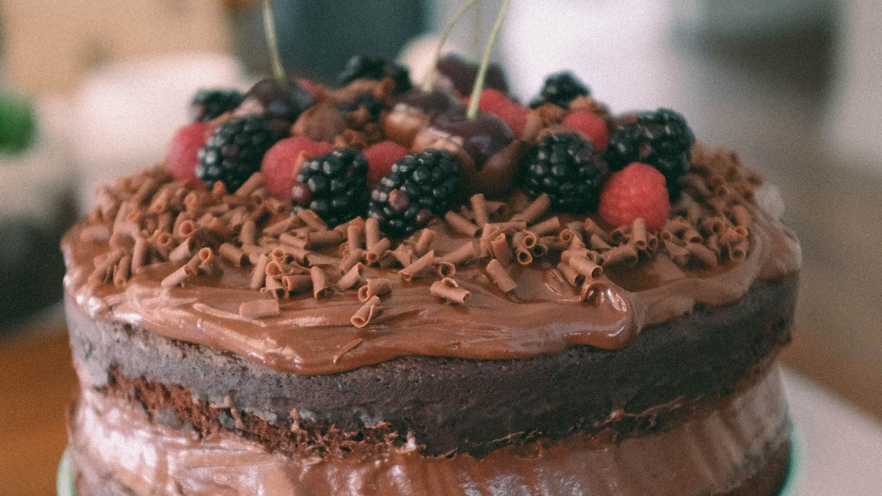 Wallpaper cake, chocolate, berries, dessert