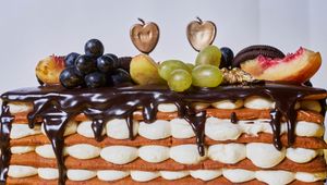 Preview wallpaper cake, chocolate, watering, fruit, dessert