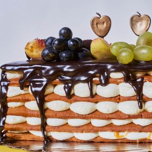 Preview wallpaper cake, chocolate, watering, fruit, dessert