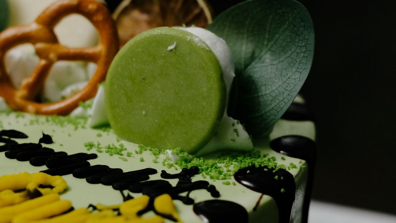 Wallpaper cake, dessert, decoration, green