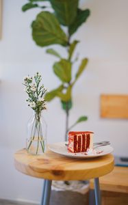 Preview wallpaper cake, dessert, plate, vase, bouquet