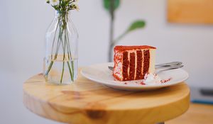 Preview wallpaper cake, dessert, plate, vase, bouquet