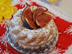 Preview wallpaper cake, figs, sugar powder, flowers