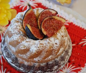 Preview wallpaper cake, figs, sugar powder, flowers