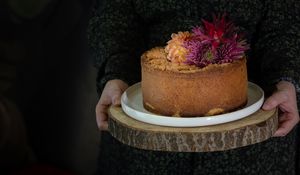 Preview wallpaper cake, flowers, gift, pastries, dessert