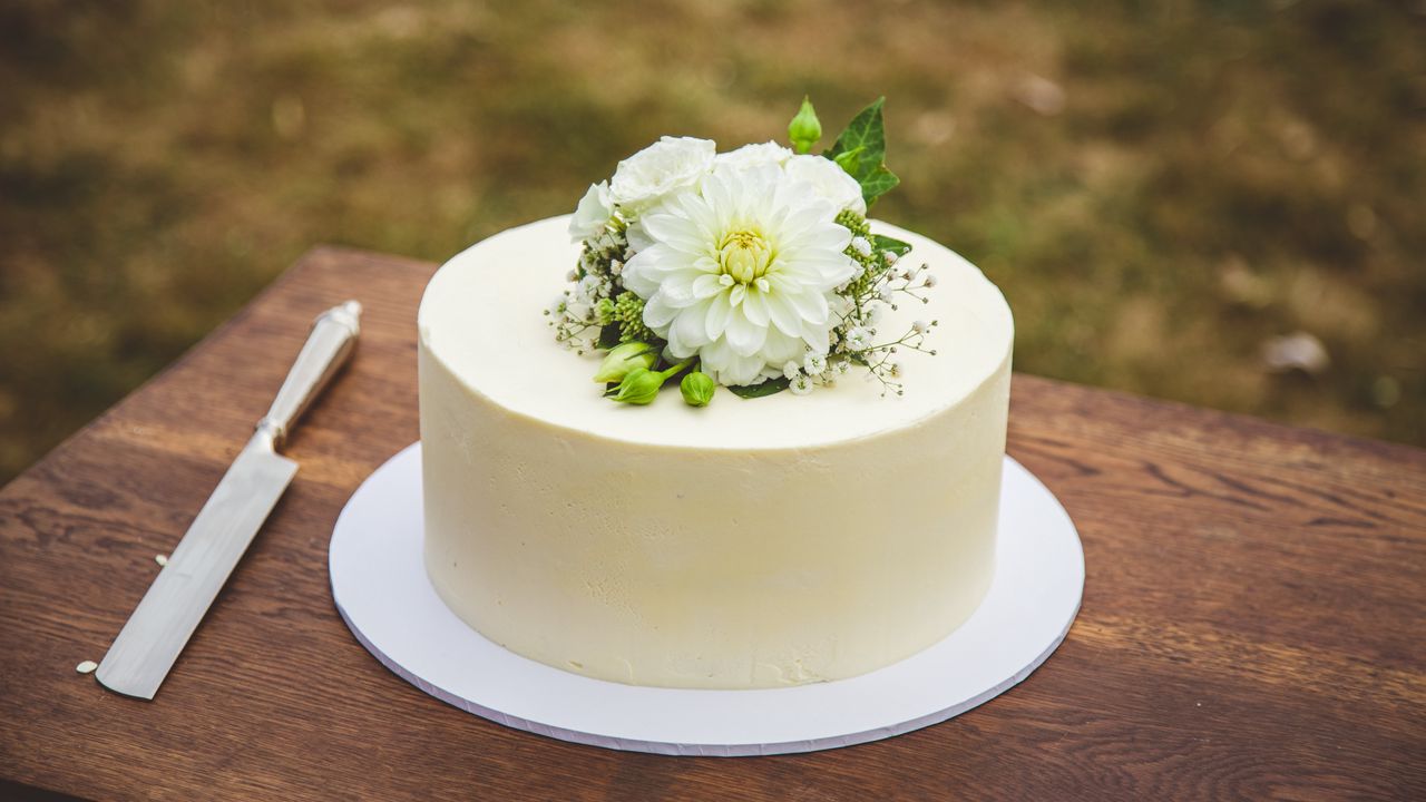 Wallpaper cake, flowers, white