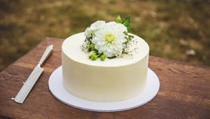 Preview wallpaper cake, flowers, white