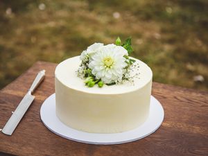 Preview wallpaper cake, flowers, white