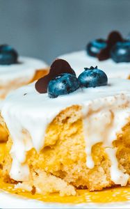 Preview wallpaper cake, glaze, blueberries, baked