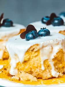 Preview wallpaper cake, glaze, blueberries, baked
