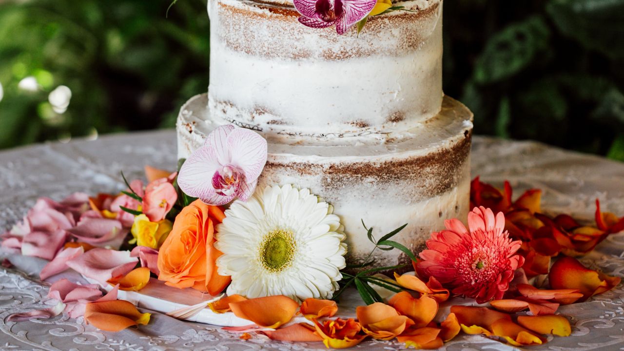 Wallpaper cake, pastries, dessert, flowers, petals