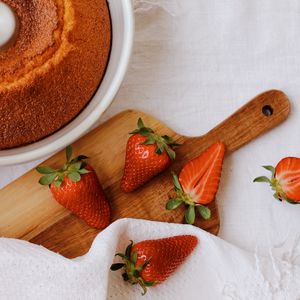 Preview wallpaper cake, pastries, strawberries, berries, dessert
