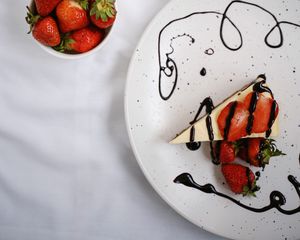 Preview wallpaper cake, strawberries, dessert, flowers