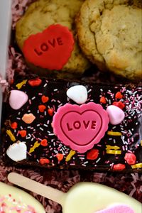 Preview wallpaper cakes, heart, love, dessert