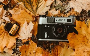Preview wallpaper camera, autumn, foliage, retro, vintage, photographic film