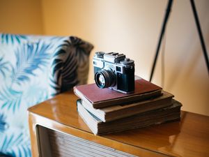 Preview wallpaper camera, books, retro