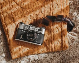 Preview wallpaper camera, film, sweater, retro