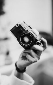 Preview wallpaper camera, hand, bw, photo