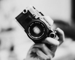 Preview wallpaper camera, hand, bw, photo