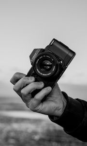 Preview wallpaper camera, hand, bw