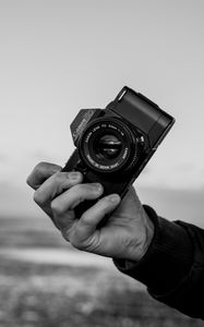 Preview wallpaper camera, hand, bw