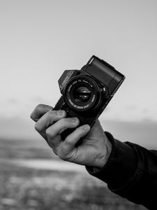 Preview wallpaper camera, hand, bw
