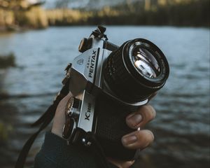 Preview wallpaper camera, hand, lens, landscape