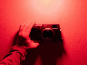 Preview wallpaper camera, hand, light bulb, light, red