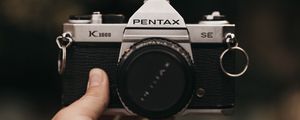 Preview wallpaper camera, hand, vintage, retro, blur, lens