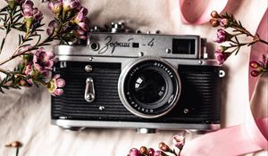 Preview wallpaper camera, lens, flowers, retro