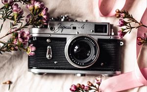 Preview wallpaper camera, lens, flowers, retro