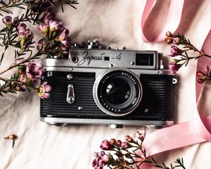 Preview wallpaper camera, lens, flowers, retro