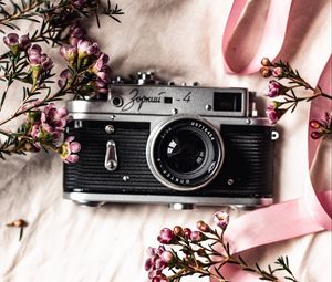 Preview wallpaper camera, lens, flowers, retro