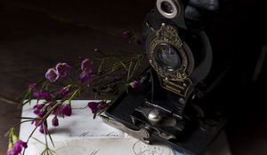 Preview wallpaper camera, lens, letter, flowers, vintage