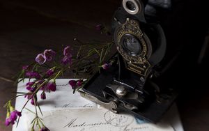 Preview wallpaper camera, lens, letter, flowers, vintage