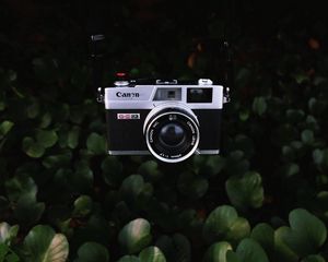 Preview wallpaper camera, lens, objective, retro, leaves, bush