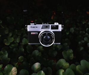 Preview wallpaper camera, lens, objective, retro, leaves, bush