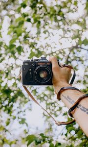 Preview wallpaper camera, lens, retro, hand, focus