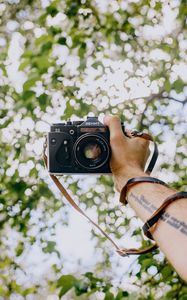 Preview wallpaper camera, lens, retro, hand, focus