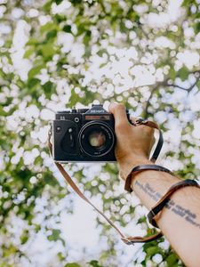 Preview wallpaper camera, lens, retro, hand, focus