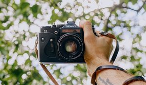 Preview wallpaper camera, lens, retro, hand, focus