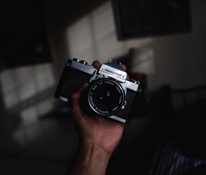 Preview wallpaper camera, lens, retro, hand, dark